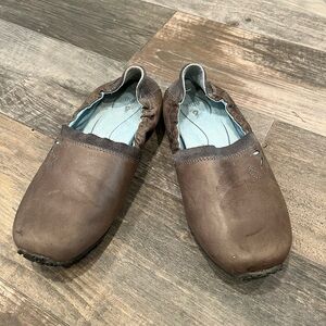 Ahnu Half Moon Leather Women’s Sz 7 Charcoal Gray Comfort Shoes